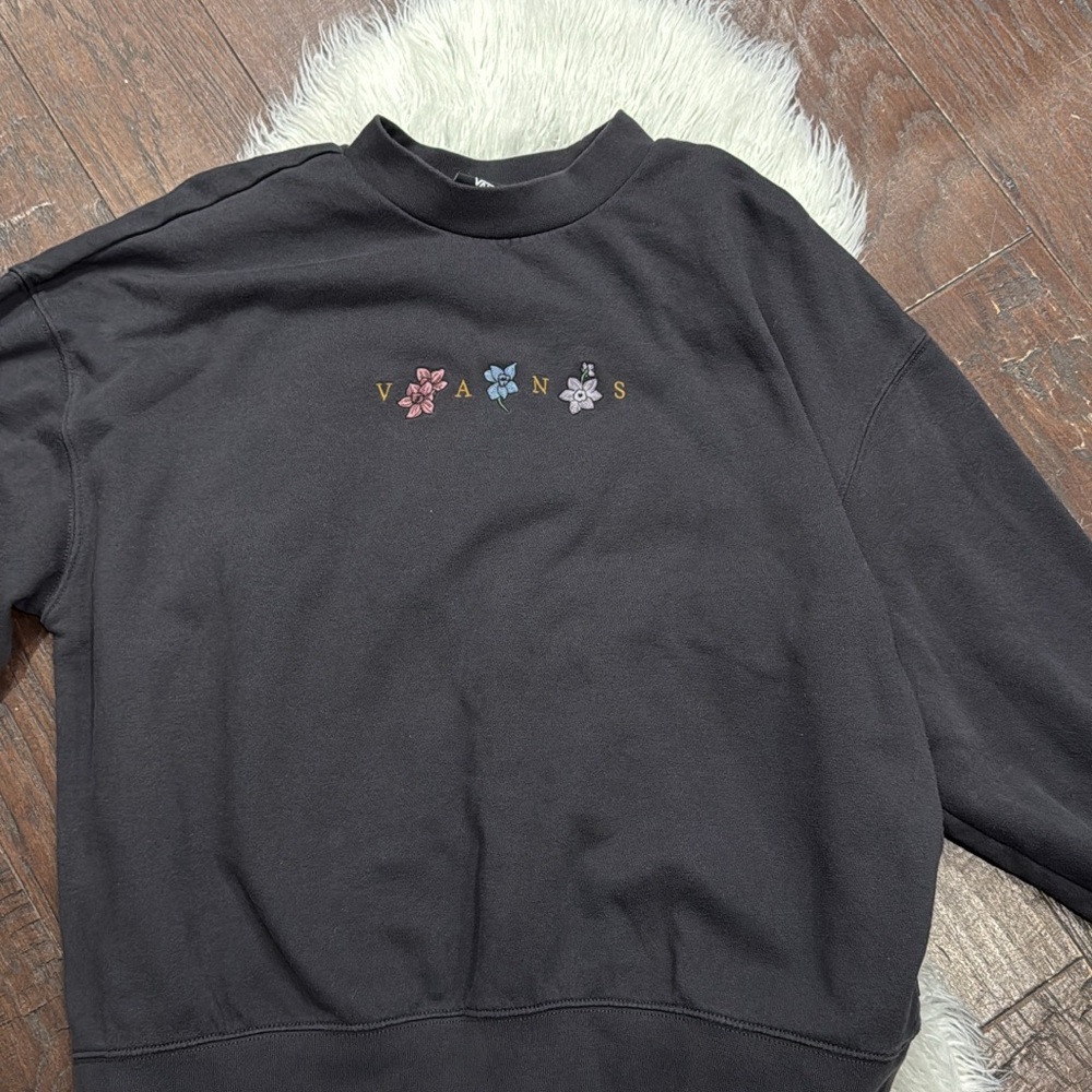 VANS Dark Grey Crewneck Sweatshirt with Embroidered Detail. (XS)